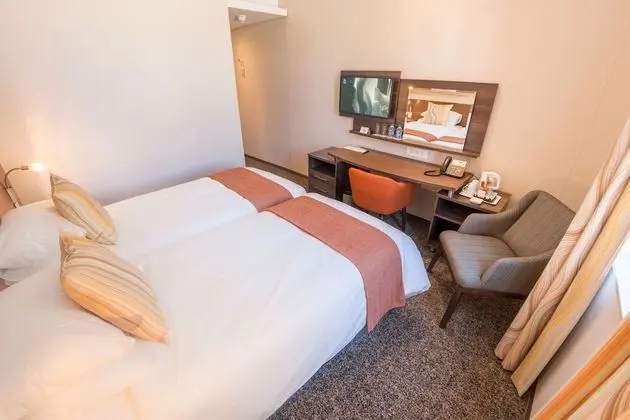 İki Ayrı Yataklı Oda, Sigara İçilmez