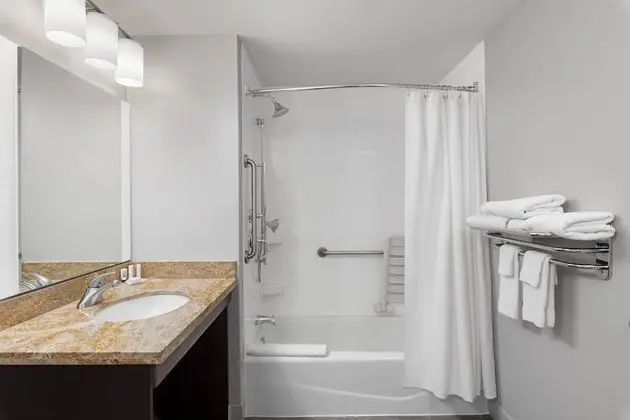 Süit, 1 Yatak Odası (Mobility/Hearing Accessible, Tub)