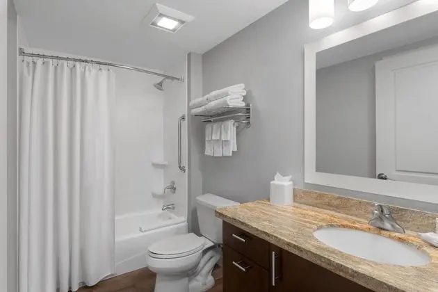 Süit, 1 Yatak Odası (Mobility/Hearing Accessible, Tub)