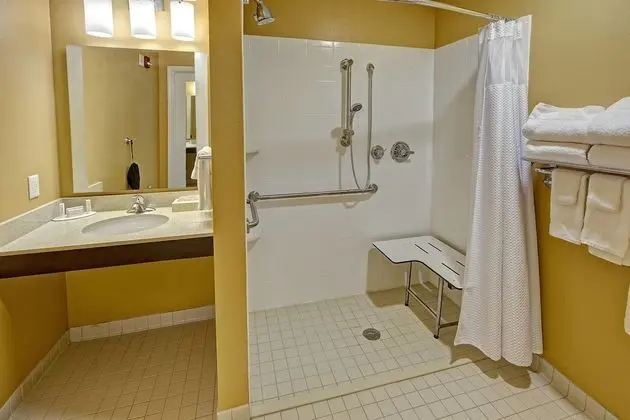 Stüdyo, 2 Büyük (Queen) Boy Yatak (Mobility Accessible, Roll-In Shower)