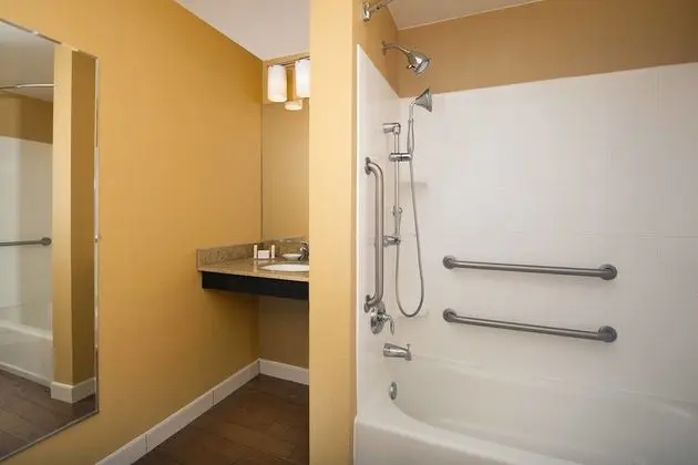 Stüdyo (Mobility/Hearing Accessible, Tub)