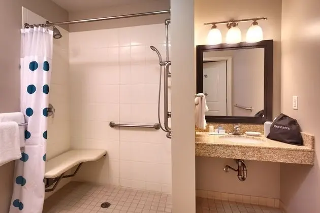Süit, 2 Yatak Odası (Mobility/Hearing Accessible, Tub)