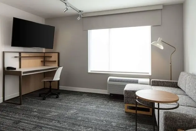 Süit, 1 Büyük (Queen) Boy Yatak ve Çekyat