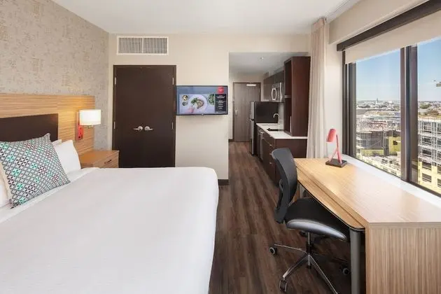 Süit, 1 Yatak Odası, Sigara İçilmez (Mobility Accessible, Tub)