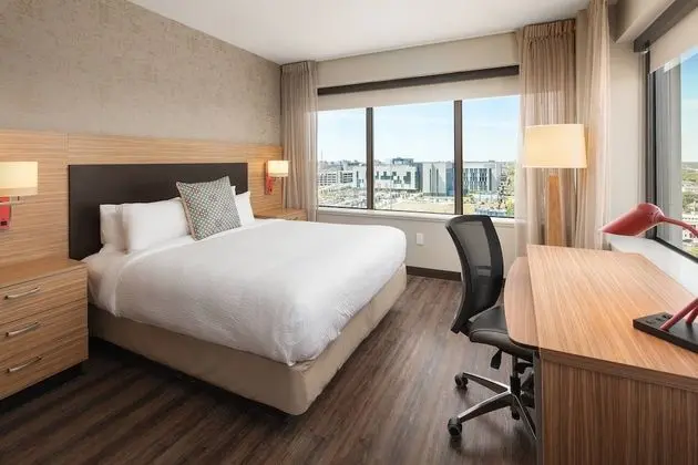 Süit, 1 Yatak Odası, Sigara İçilmez (Mobility Accessible, Tub)