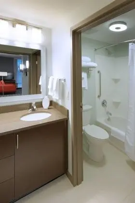 Stüdyo (Mobility Accessible, Tub)