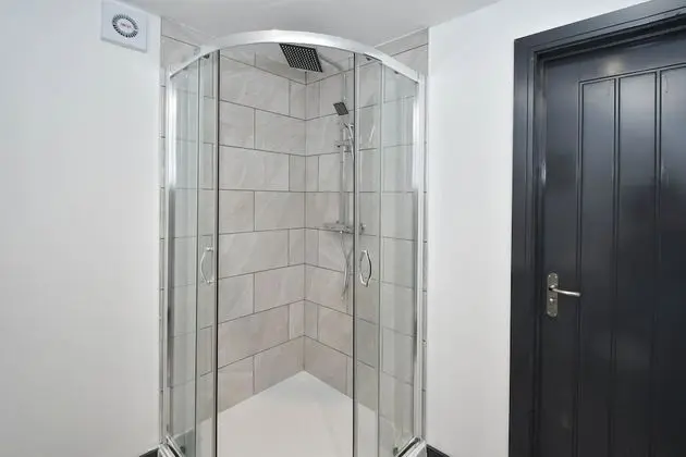 Superior Tek Büyük Yataklı Oda, Ortak Banyo (With TV)