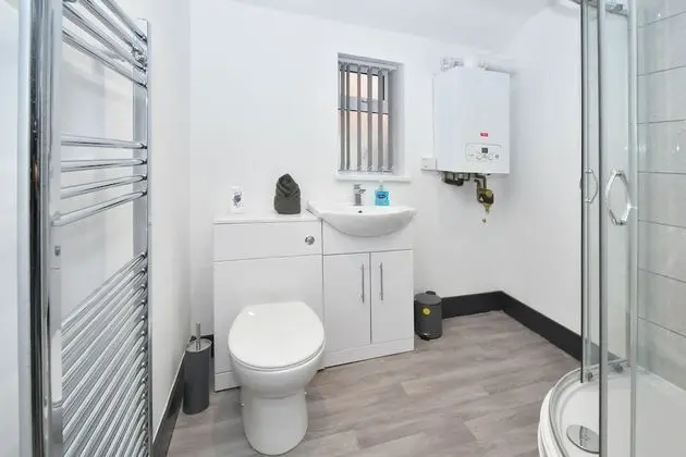 Superior Tek Büyük Yataklı Oda, Ortak Banyo (With TV)