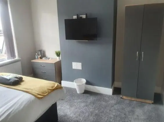 Superior Tek Büyük Yataklı Oda, Ortak Banyo (with TV)