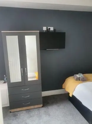 Superior Tek Büyük Yataklı Oda, Ortak Banyo (with TV)