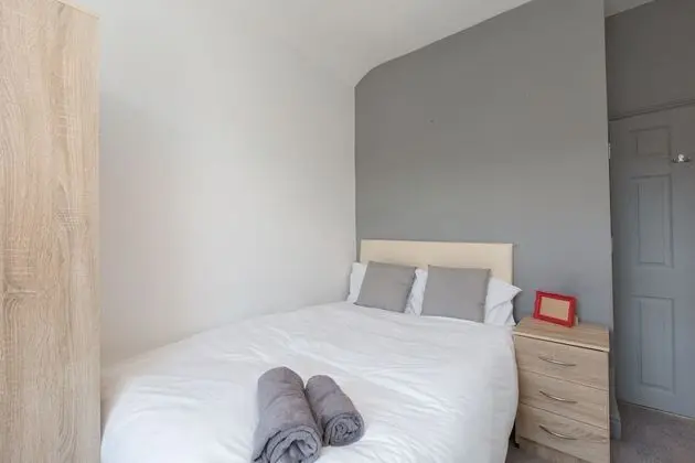 Tek Büyük Yataklı Oda, Ortak Banyo