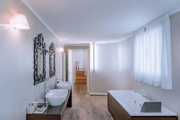 Deluxe Tek Büyük Yataklı Oda