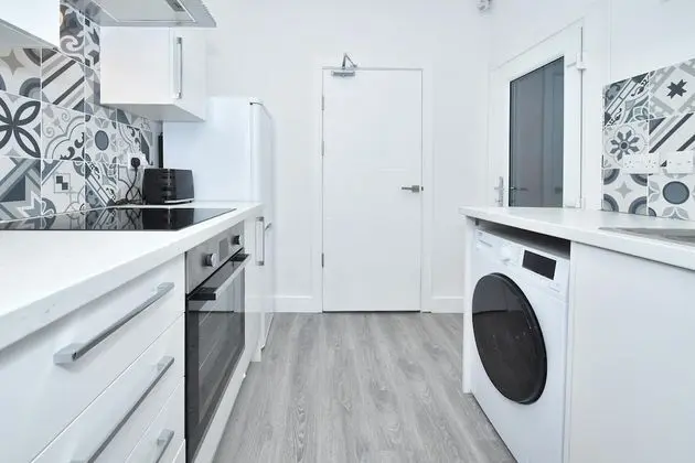 Tek Büyük Yataklı Oda, Ortak Banyo