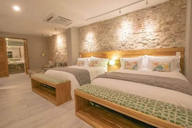 Deluxe Dört Kişilik Oda, 2 Büyük (Queen) Boy Yatak, Balkon, Şehir Manzaralı