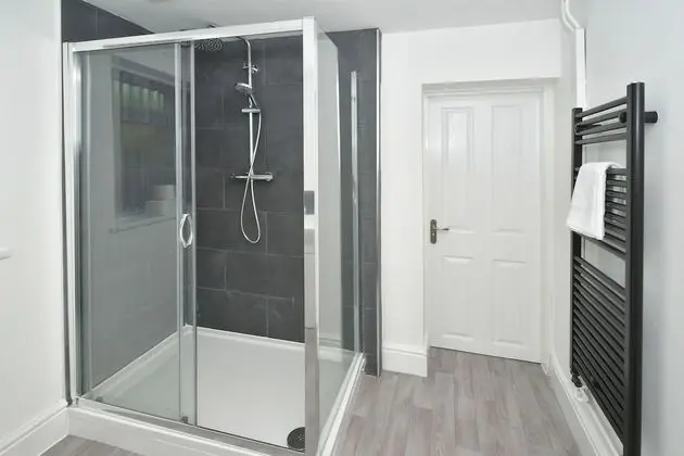 Superior Tek Büyük Yataklı Oda, Ortak Banyo (With TV)