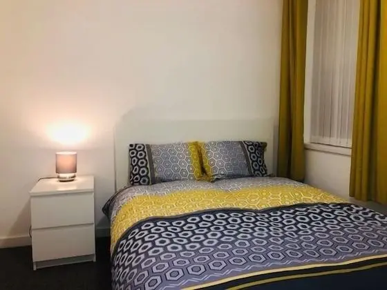 Tek Büyük Yataklı Oda, Ortak Banyo