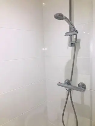 Tek Büyük Yataklı Oda, Ortak Banyo