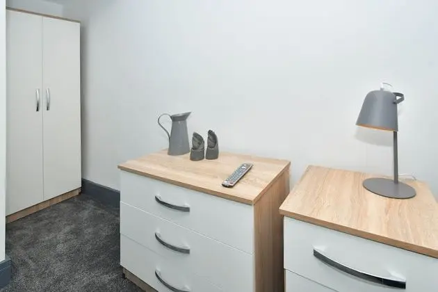 Deluxe Tek Büyük Yataklı Oda, Ortak Banyo (with TV)