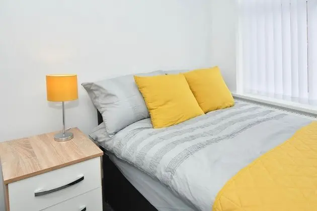 Deluxe Tek Büyük Yataklı Oda, Ortak Banyo (with TV)