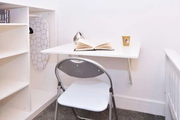 Superior Tek Büyük Yataklı Oda, Ortak Banyo (With TV)
