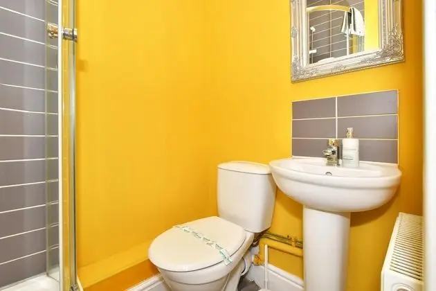 Tek Büyük Yataklı Oda, Ortak Banyo