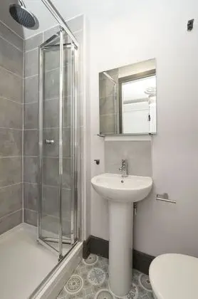 Standard Tek Büyük Yataklı Oda, Banyolu/Duşlu
