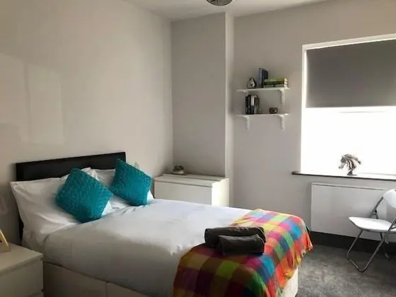 Tek Büyük Yataklı Oda, Ortak Banyo