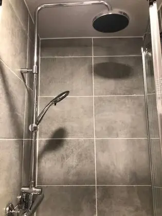 Tek Büyük Yataklı Oda, Ortak Banyo