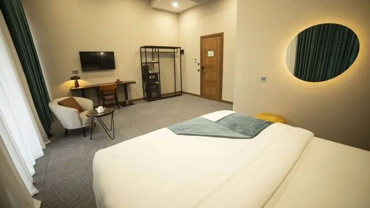 Junior Tek Büyük Yataklı Oda, 1 En Büyük (King) Boy Yatak, Balkon, Şehir Manzaralı
