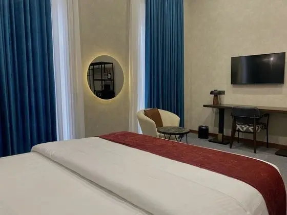 Luxury Tek Büyük Yataklı Oda, 1 En Büyük (King) Boy Yatak, Balkon, Şehir Manzaralı