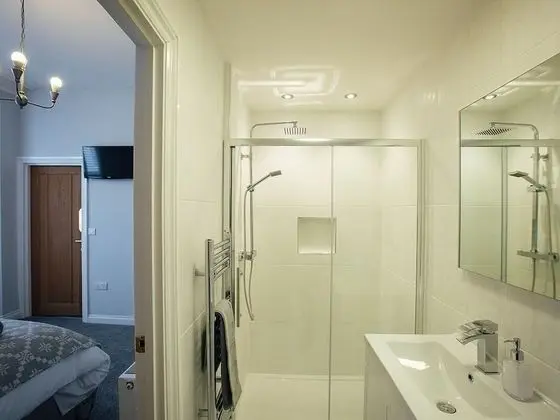 Superior Tek Büyük Yataklı Oda, Banyolu/Duşlu, Deniz Manzaralı (Sleeps 4)