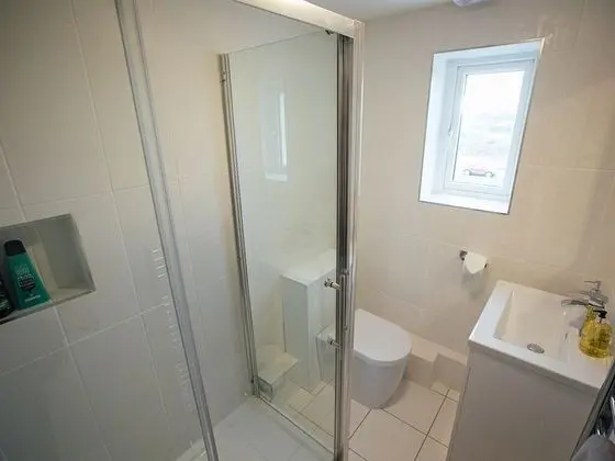 Tek Büyük Yataklı Oda, Banyolu/Duşlu (Ground floor )