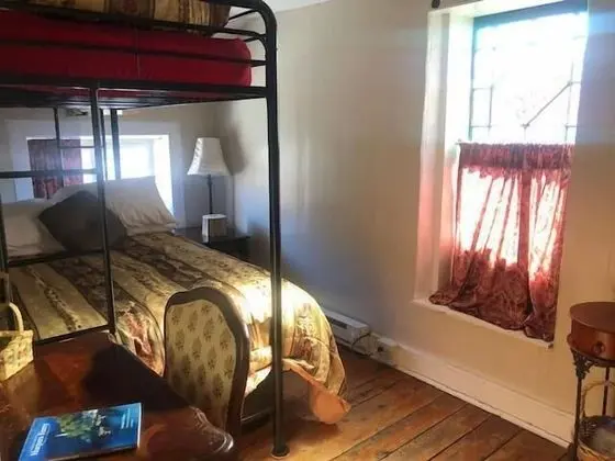 Standard Tek Büyük veya İki Ayrı Yataklı Oda, Ortak Banyo (River View East)
