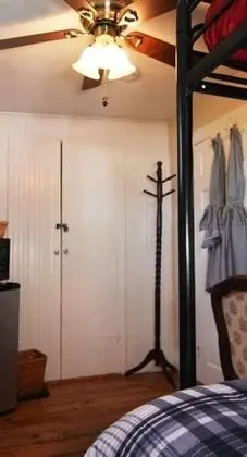 Standard Tek Büyük veya İki Ayrı Yataklı Oda, Ortak Banyo (River View East)
