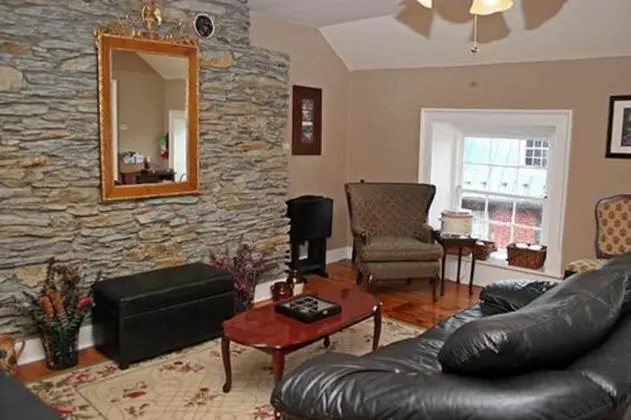 Tek Büyük Yataklı Oda, Ortak Banyo (River View West)