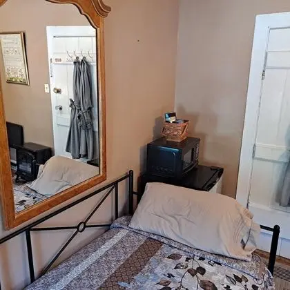Tek Büyük Yataklı Oda, Ortak Banyo (River View West)