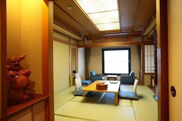 Traditional Oda, Sigara İçilmez, Göl Manzaralı (Japanese Style)