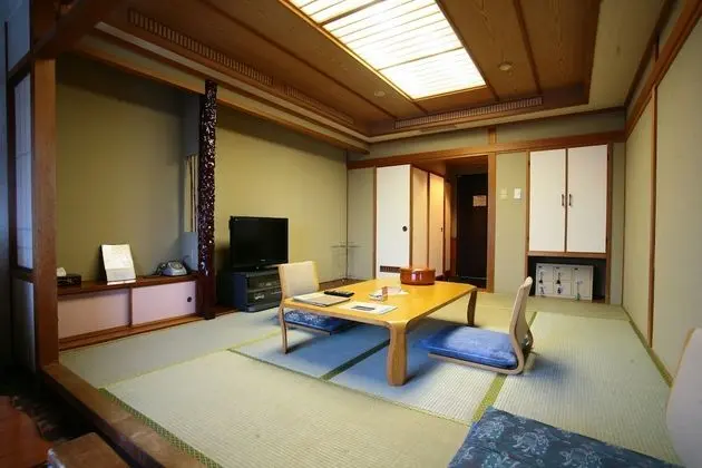 Traditional Oda, Sigara İçilmez, Göl Manzaralı (Japanese Style)