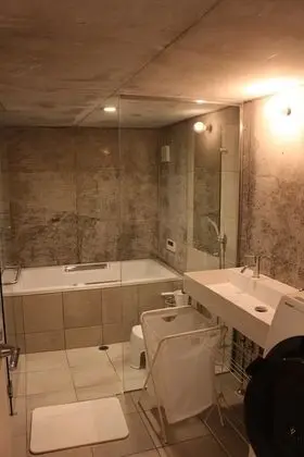 Tek Kişilik Oda, Ortak Banyo