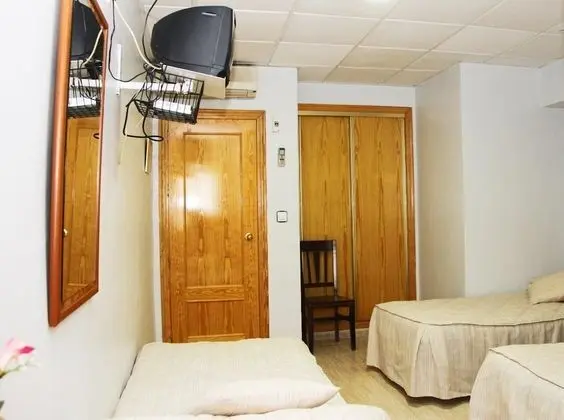 Üç Kişilik Oda