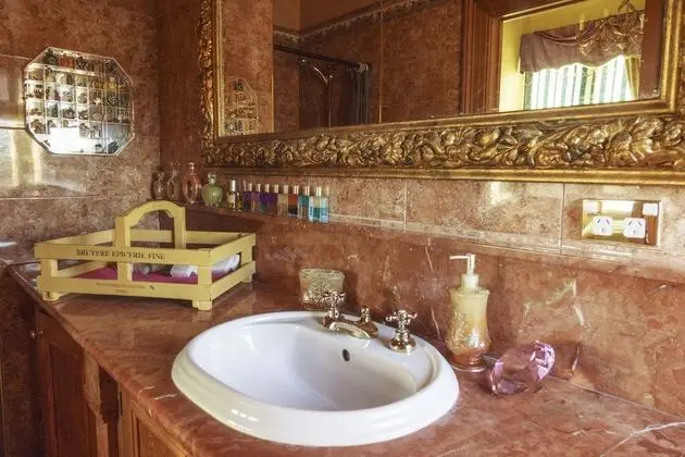 Luxury Tek Büyük Yataklı Oda