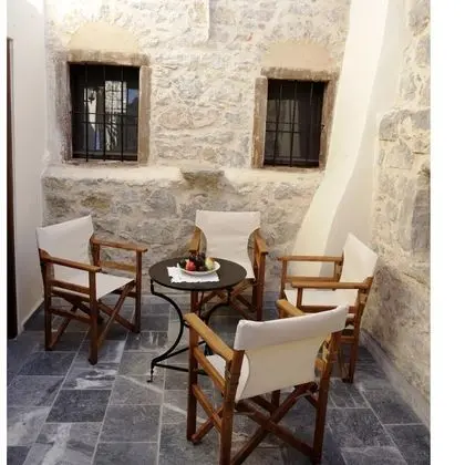Üç Kişilik Oda