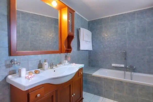 Traditional Ioannis Cottage with Ecological Heated Pool