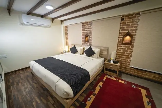 Deluxe Tek Büyük Yataklı Oda