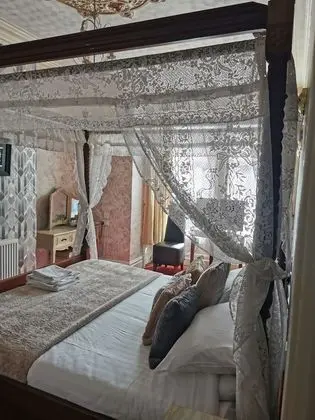 Tek Büyük Yataklı Oda
