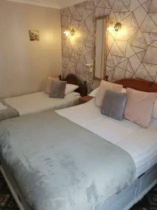 Üç Kişilik Oda