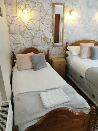 Üç Kişilik Oda