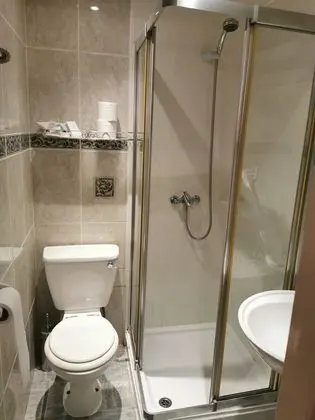 Üç Kişilik Oda