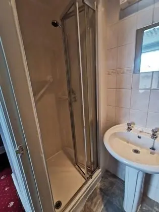 Üç Kişilik Oda
