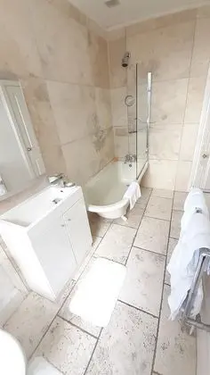 Exclusive Tek Büyük Yataklı Oda